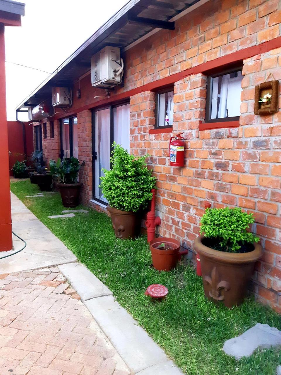 Niilo'S Guesthouse Rundu Exterior foto